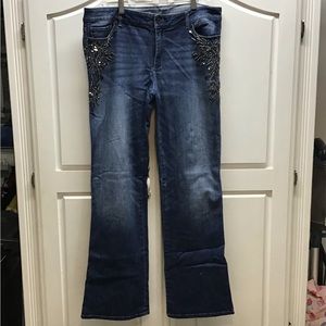 Cute jeans with a design in the pockets & butt. In good condition.